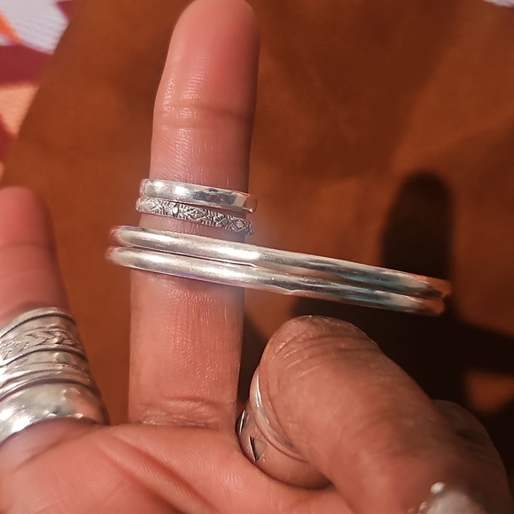 Ladies All Size 8 Sterling Silver Bangles and Rings Set Of Four Peices, New - Picture 3 of 8